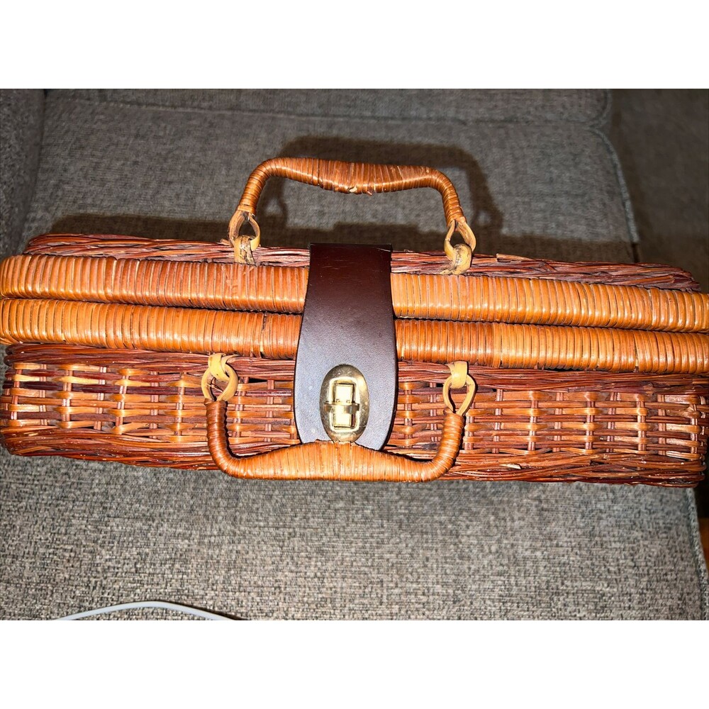 Vtg Wicker Hobo Rectangular Wicker Suitcase Bag Wicker Faux Leather Clasp Boho